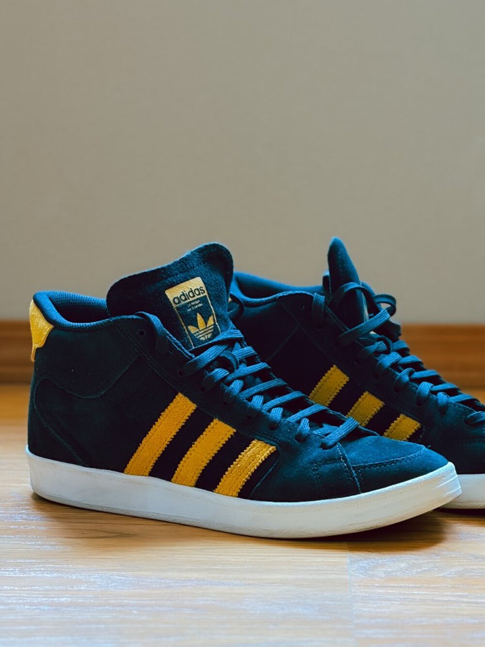 Adidas Superskate Shoes Hightops M 8.5 / W 9.5